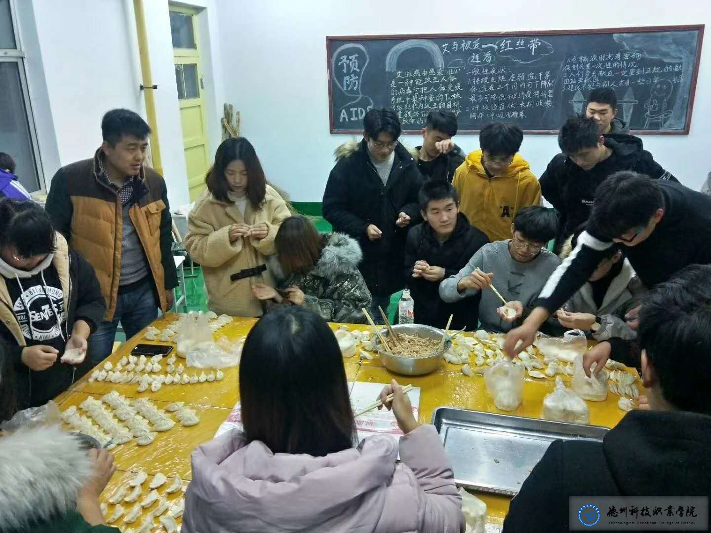 暖心冬至，包餃傳情