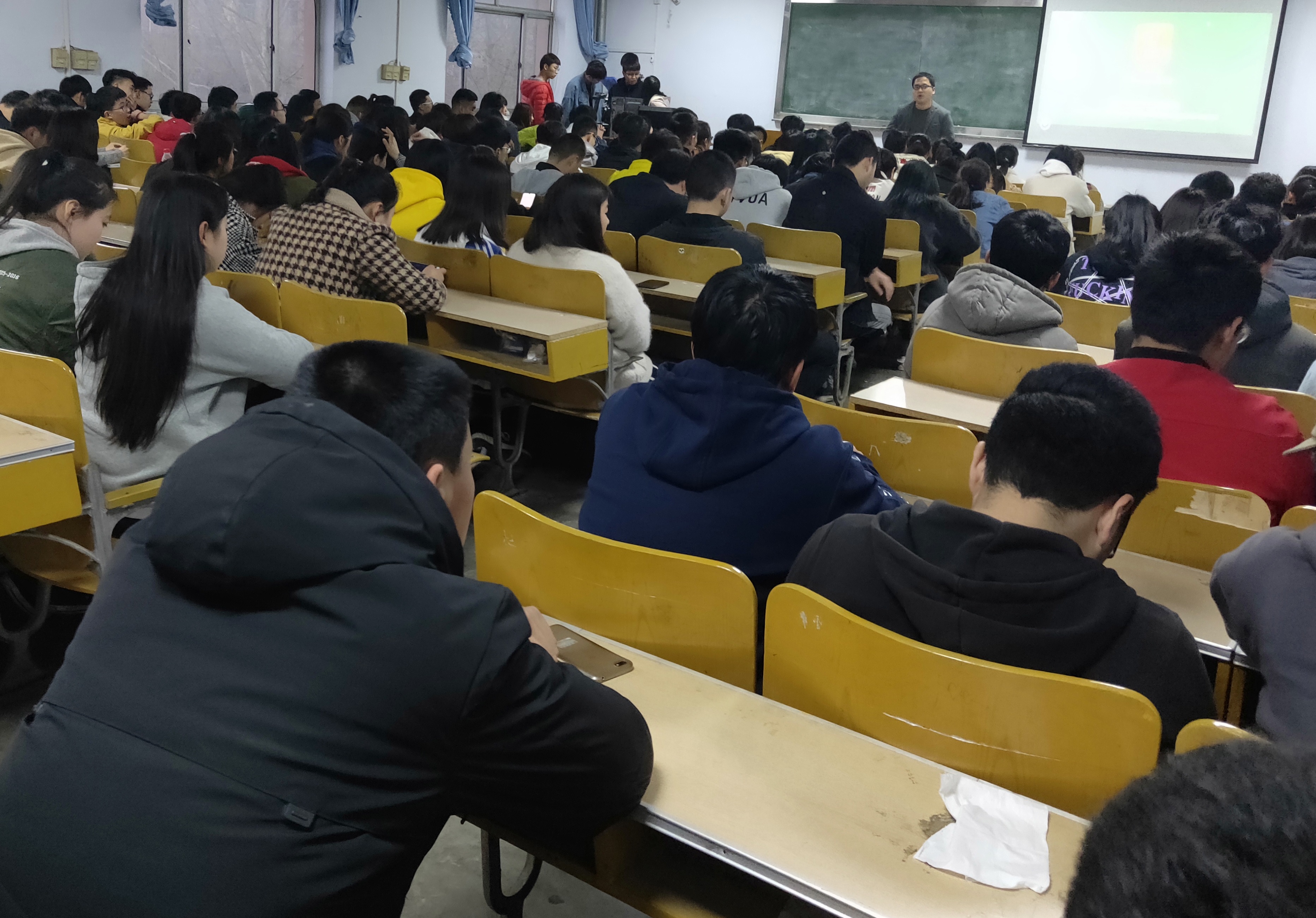 血色抗日，牢記歷史