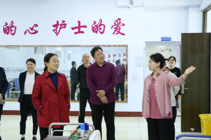 德州市人社局黨組成員、副局長(zhǎng)賈麗君來學(xué)院調(diào)研大學(xué)生就業(yè)創(chuàng)業(yè)工作
