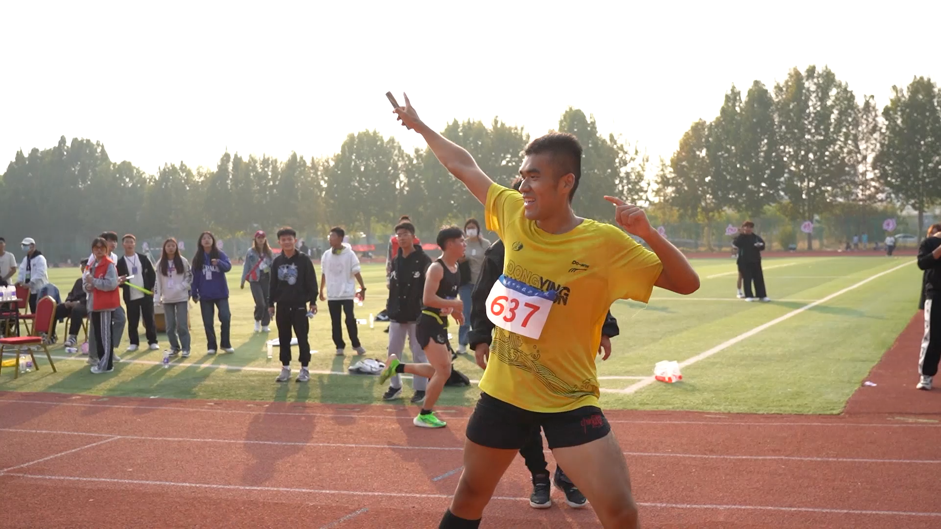 運動會結(jié)束啦，一起回顧一下校運會的精彩瞬間吧！